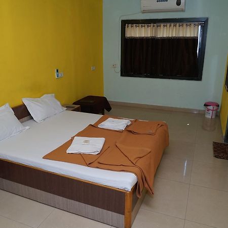 Hotel Umesh Даман Экстерьер фото