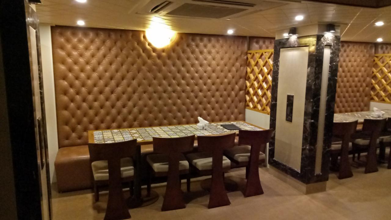 Hotel Umesh Даман Экстерьер фото