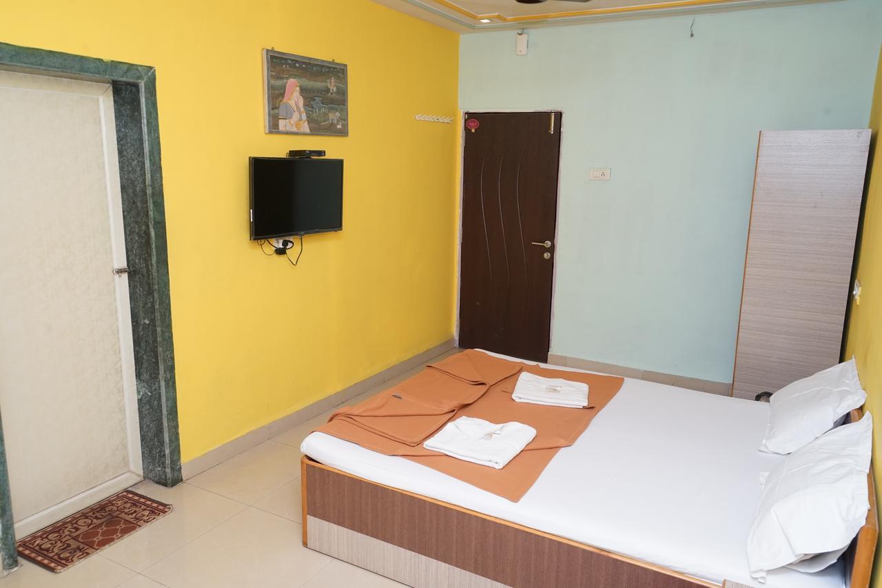 Hotel Umesh Даман Экстерьер фото