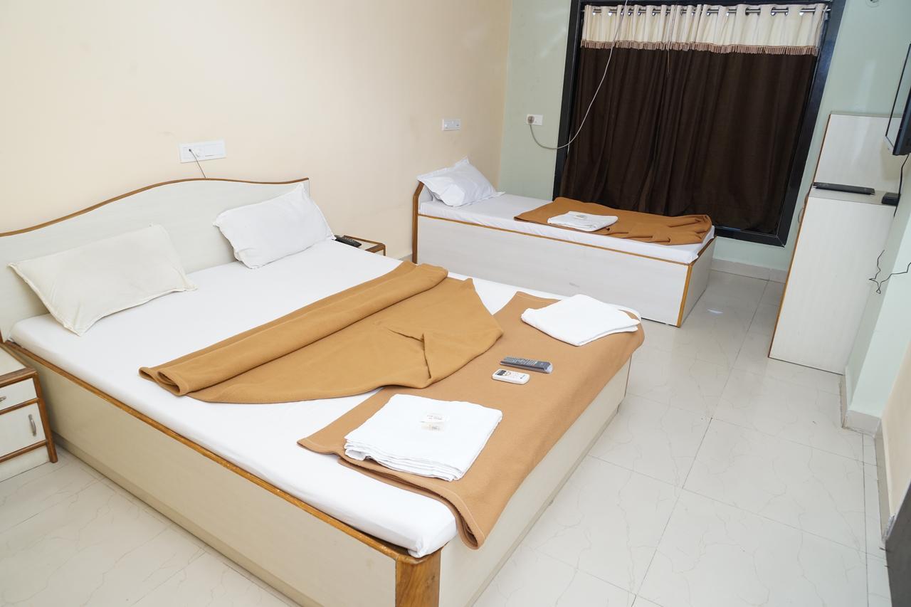 Hotel Umesh Даман Экстерьер фото