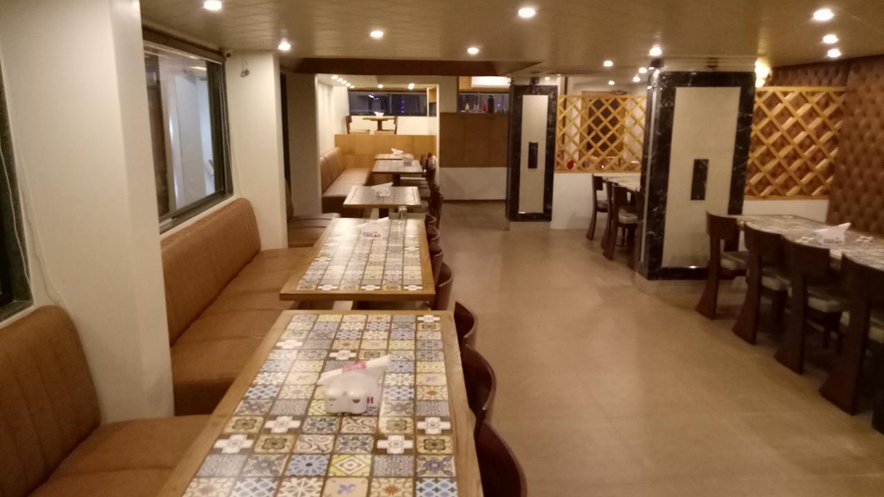 Hotel Umesh Даман Экстерьер фото