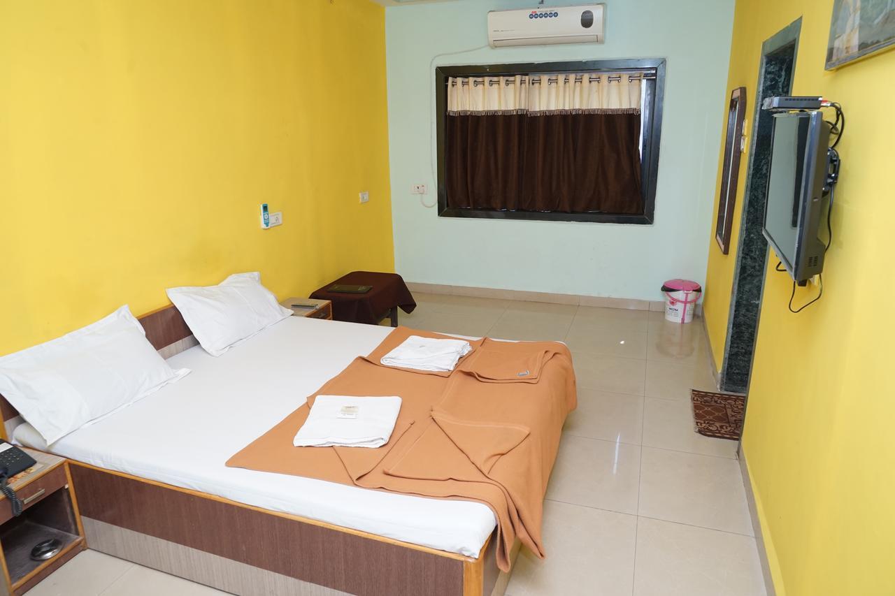 Hotel Umesh Даман Экстерьер фото