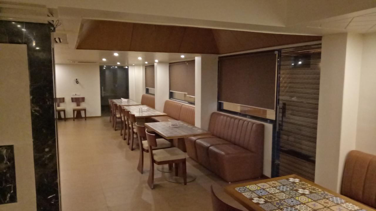 Hotel Umesh Даман Экстерьер фото